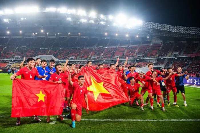 23 Tải ảnh tuyển Việt Nam đồng đội vỗ vai động viên, tinh thần đoàn kết hiện rõ trong cận cảnh