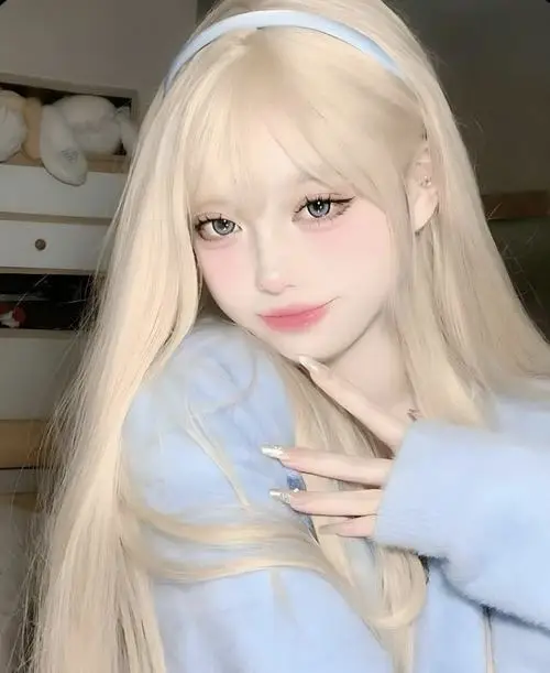 24 Ảnh hot girl tóc vàng, mái thưa Hàn, da căng bóng kiểu mộc, nụ cười bẽn lẽn nhìn thương.