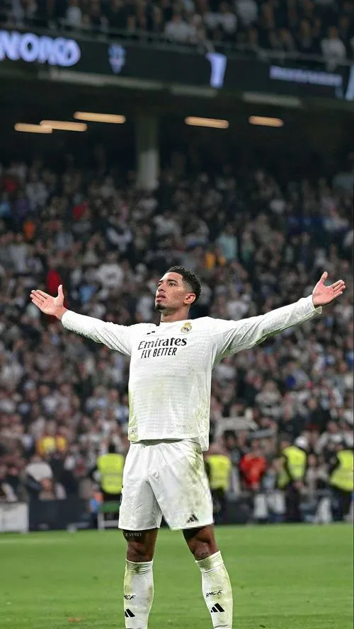 60 Ảnh Hình Nền Jude Bellingham ngầu đẹp với phong thái thủ lĩnh và nụ cười tự tin