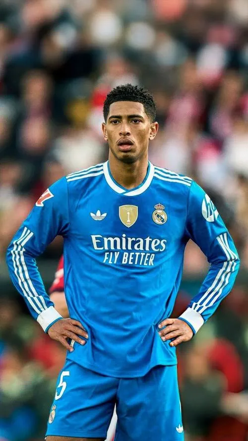 29 Hình nền 4K Belli xóa phông mạnh, hậu cảnh khán đài mờ, chủ thể nổi khối cực rõ.