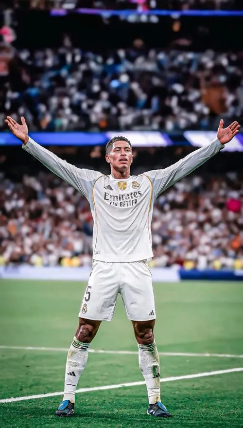 31 Hình đẹp Jude xâm nhập tuyến hai, lao vào vòng cấm, dáng chạy dài, cảm giác nguy hiểm thường trực.