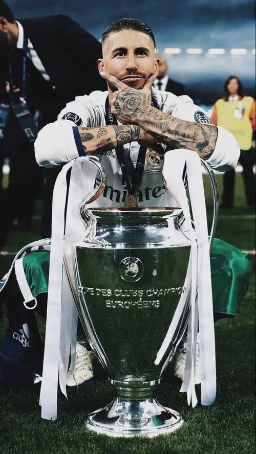 19 Ảnh bìa Gã đồ tể tranh chấp tay đôi, vệt mồ hôi và cơ bắp săn chắc rất trận mạc