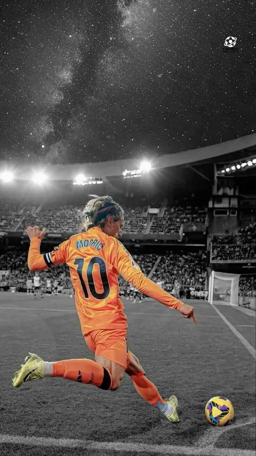 10 Ảnh Luka Modric trong áo trắng Real, dáng nhỏ nhưng gân guốc, đá như không biết mệt