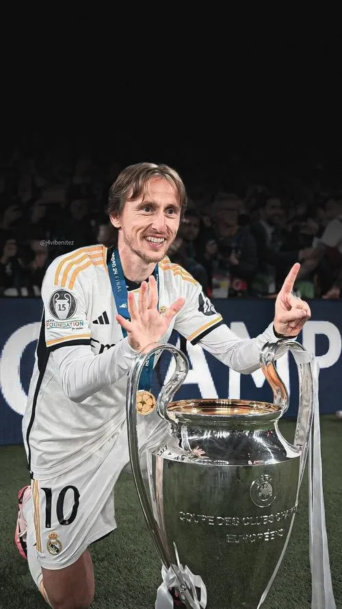 52 Ảnh Luka Modrić đẹp với mái tóc vàng lãng tử và thần thái “Maestro” đầy nghệ thuật