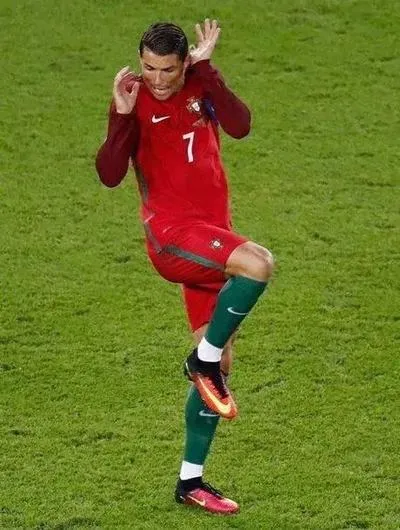 1 Hình meme Ronaldo ăn mừng Siuu, sân vận động nổ tung