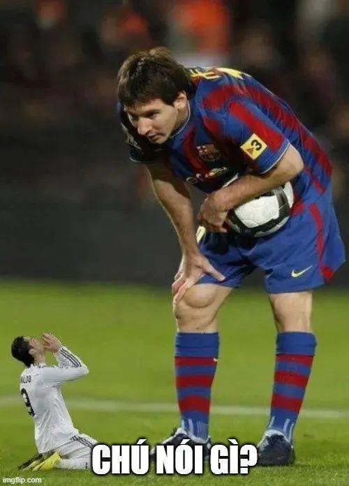 27 Ảnh vui nhộn Messi ôm bóng chạy, caption một câu kiểu cà khịa văn minh khiến động tác ăn mừng thành meme nhây.