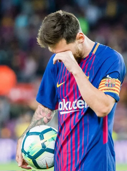 8 Ảnh Messi khóc kể câu chuyện thăng trầm, không cần lời vẫn khiến tim người xem nhói lên