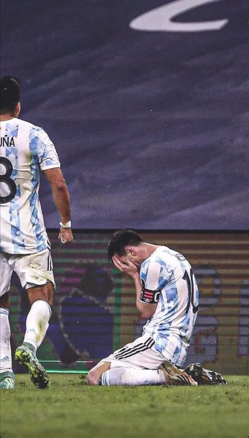 5 Ảnh Messi khóc sau loạt luân lưu, nỗi tiếc nuối dính chặt như tiếng thở dài của sân vận động