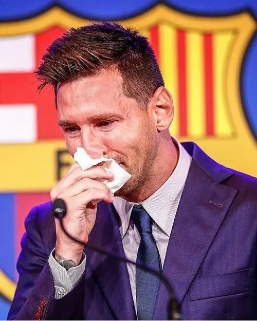 7 Khi vinh quang đến muộn, ảnh Messi khóc lại đẹp theo cách rất người và rất thật