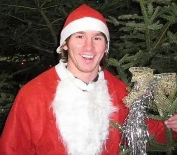 36 Hình meme Cristiano Ronaldo đứng cạnh Messi, khoảnh khắc bóng đá gây bão mạng