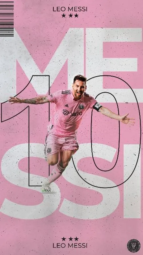 41 Ảnh HD Messi trên nền cỏ xanh đậm, vệt bóng đổ dài, tạo cảm giác chiều muộn rất điện ảnh