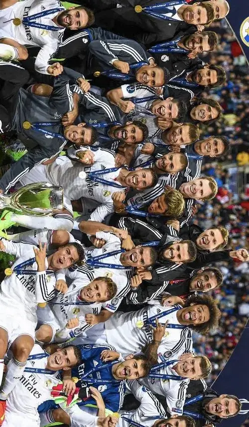 4 Hình nền điện thoại Casemiro như máy quét, che chắn hàng thủ, chuyển trạng thái nhanh và gọn