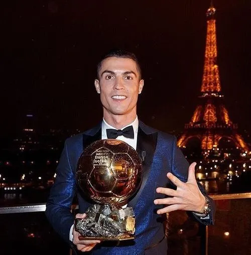 50 Hình Ảnh Ronaldo 5 Quả Bóng Vàng và thành tựu vĩ đại của huyền thoại Goat CR7