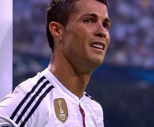 30 Ảnh Ronaldo Khóc thất vọng - Khi giấc mơ dang dở khép lại trước ánh đèn lớn
