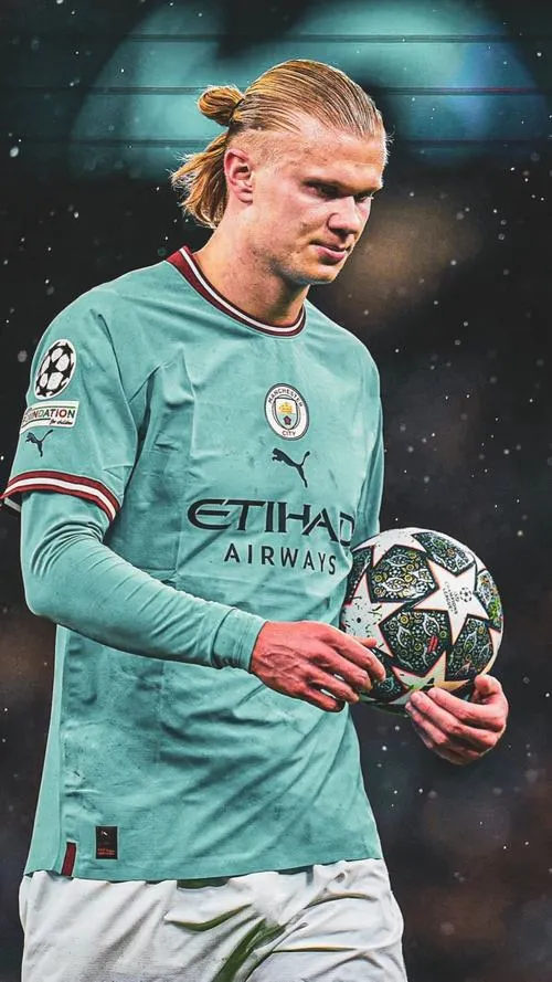 20 Hình nền điện thoại Haaland ôm bóng, ánh mắt lạnh trong tông xanh trầm nhìn rất ngầu