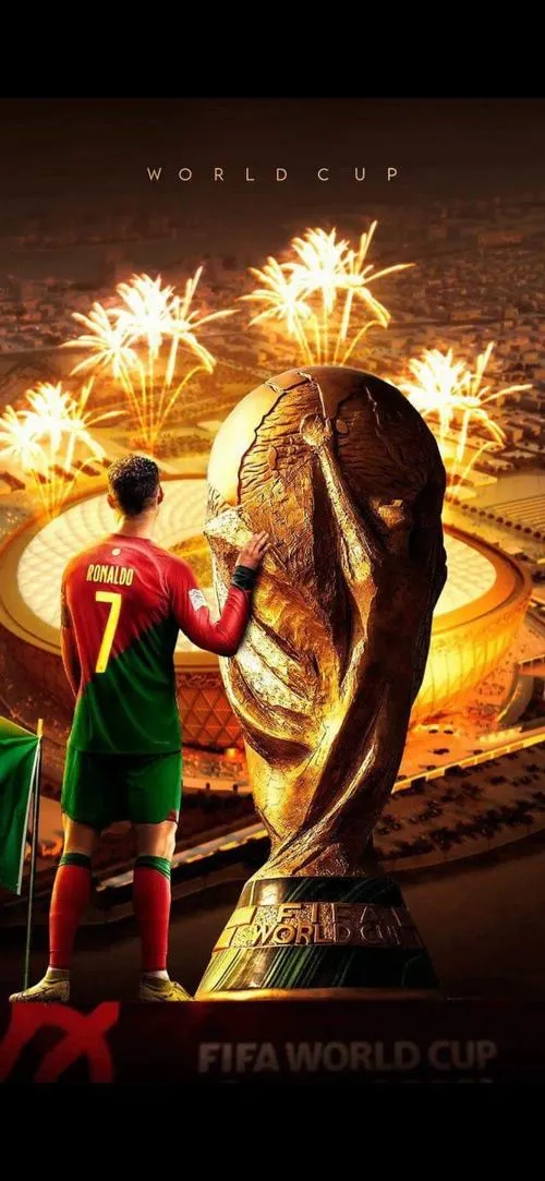 8 CR7 nâng cup trong khoảnh khắc lịch sử, flash máy ảnh chớp liên tục, cúp phản chiếu