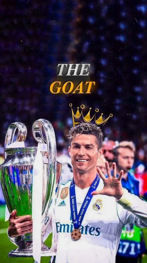 11 CR7 cầm cup và hôn cúp, nét mặt xúc động, pháo giấy rơi lấp lánh quanh người