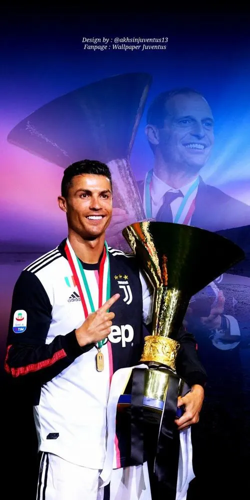 27 CR7 nâng cup khi pháo giấy xoáy vòng, bắt nét chuyển động, nhìn vào thấy không khí lễ hội