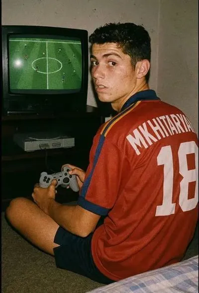 19 Meme vô tri anh Liêm ngước nhìn bảng tỉ số, bất lực rõ ràng