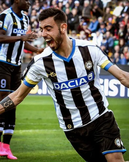 14 Wallpaper Bruninho ngầu lúc pressing sau mất bóng, đội hình dâng cao, sân cỏ mờ nền