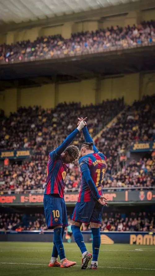 38 Hình nền 4K tăng tương phản, ánh viền ôm vai và tóc, nhìn sắc nét ngay cả màn hình lớn