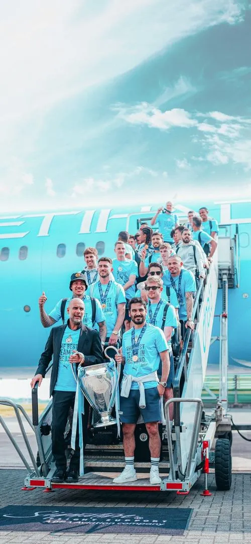 26 Ảnh wallpaper Manchester City ngầu, Irk biến thành vệt sáng neon xanh, hiệu ứng bóng nhẹ rất bắt mắt