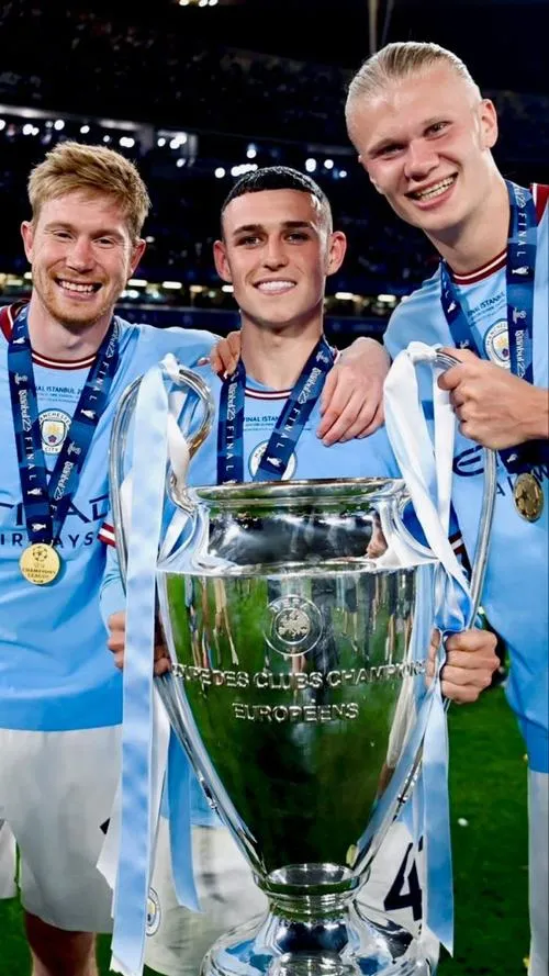 35 Hình nền Manchester City đẹp, phối đỏ Lancashire thật ít, tạo điểm nhấn lạ mà vẫn đúng chất