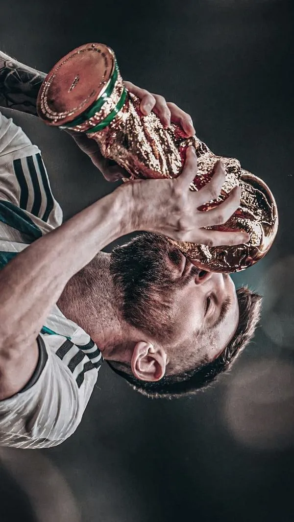 32 Hình nền đẹp Messi nhiều lớp ảnh, sân vận động và bảng tỉ số mờ, cảm giác như trận lớn.