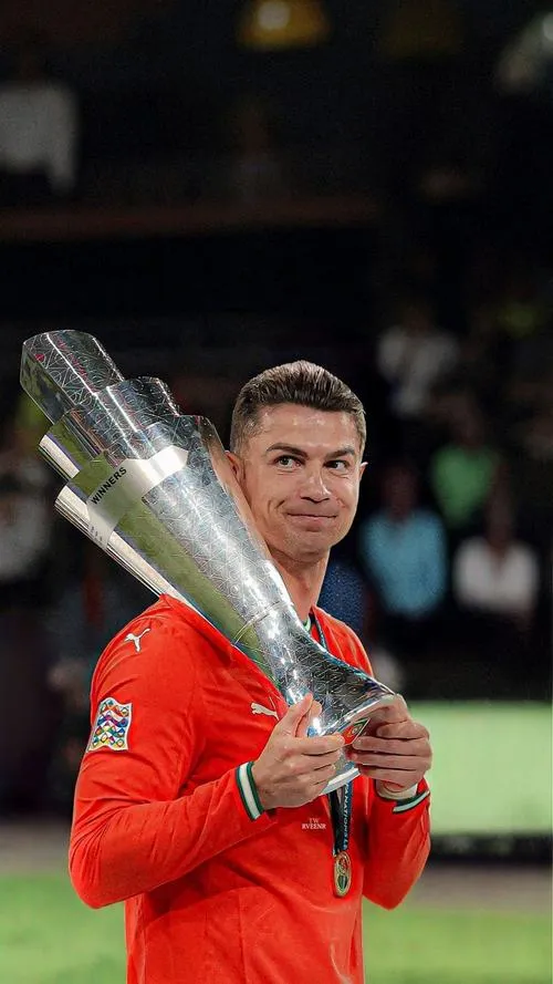 28 Hình Ronaldo Bồ Đào Nha quay lưng số 7 dưới ánh đèn sân, hợp làm hình nền đẹp và trầm