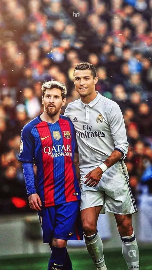 15 Hình nền Ronaldo và Messi đứng cạnh trên sân, áo Barca Real, nền mờ, hợp wallpaper đẹp
