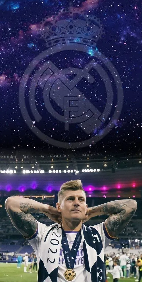 16 Wallpaper Toni Kroos 4K cận mặt, đôi mắt tập trung, hạt phim nhẹ tạo chiều sâu