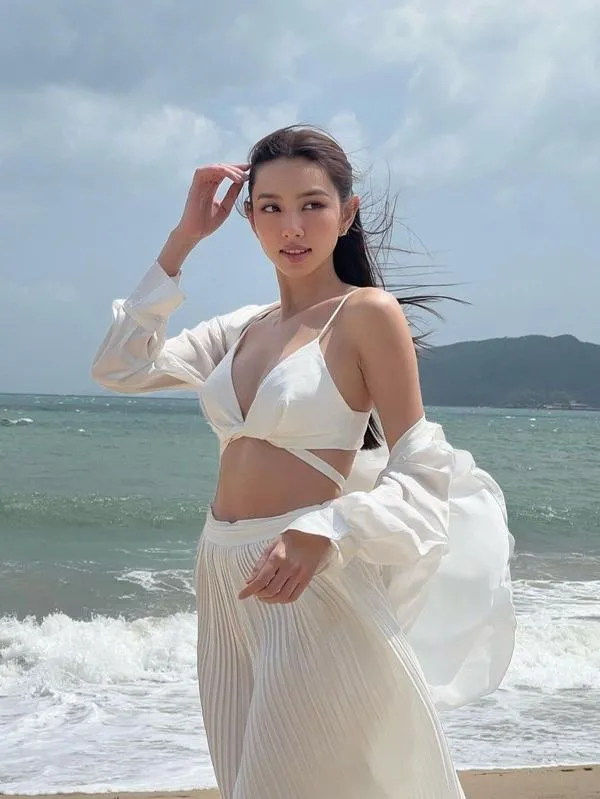 33 Ảnh Thùy Tiên diện bikini thanh lịch gợi ý phong cách biển mùa hè