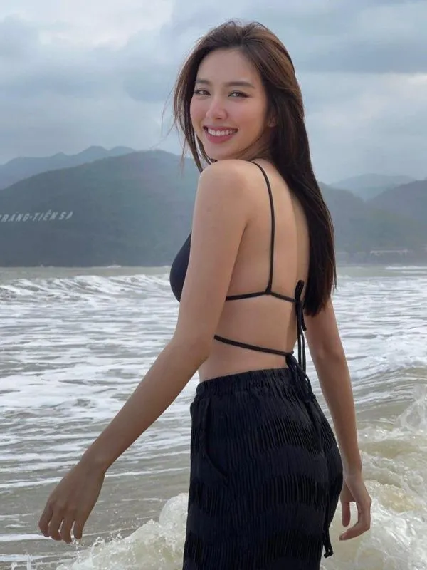 34 Ảnh hoa hậu Thùy Tiên bikini tông film nhẹ, cảm giác nghệ thuật mà vẫn rất đời thường