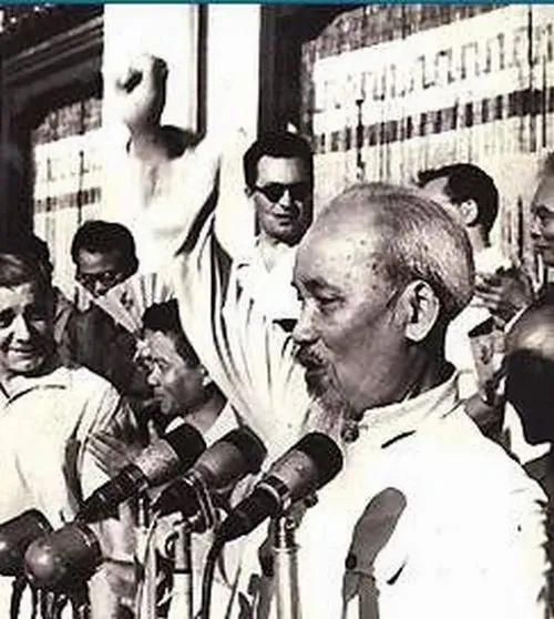 69 Hình Ảnh Bác Hồ Đen Trắng đẹp lưu giữ khoảnh khắc chân thực và giá trị lịch sử vô giá