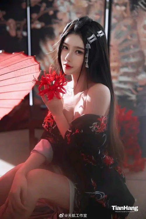 42 Loạt ảnh gái xinh cosplay anime đẹp cuốn hút với wig màu nổi và phụ kiện đặc trưng