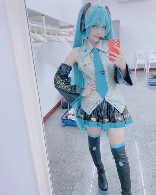 57 Bộ ảnh nữ coser nổi bật với phụ kiện tinh xảo và khí chất nhân vật khó rời mắt