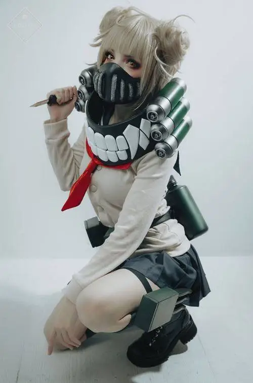 36 Gái xinh cosplay nữ chiến binh cùng vũ khí mô phỏng làm bối cảnh chụp ảnh thêm mạnh và giàu cảm xúc