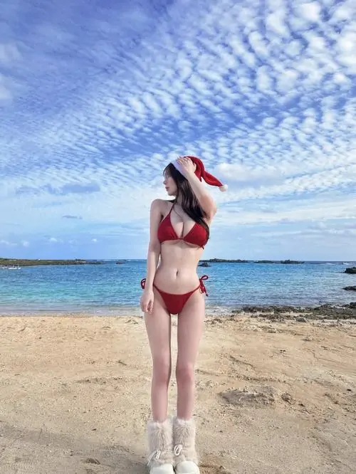 43 Bộ ảnh gái xinh mặc đồ bơi được yêu thích bởi vẻ tự tin và đầy sức sống