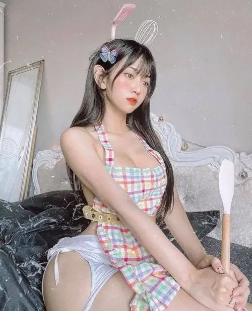 37 Ảnh hot girl cosplay Việt mang vẻ ngọt ngào xen lẫn nét lạnh lùng đầy mê hoặc