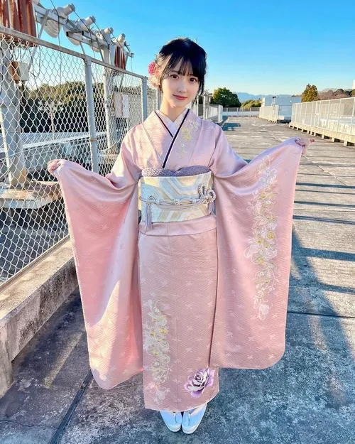 5 Nàng thơ kimono pose nhẹ nhàng bên cây anh đào nở rộ obi rộng tôn phần gáy quyến rũ kín đáo