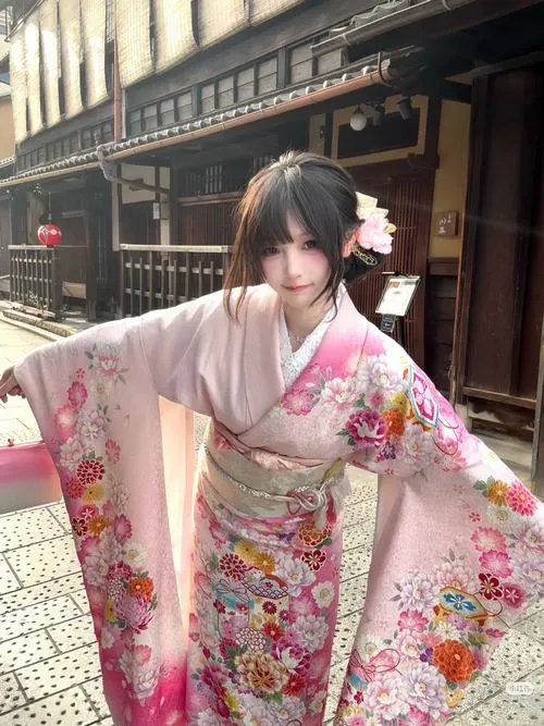 7 Thiếu nữ dễ thương khoác yukata hồng nhạt tóc búi cài hoa tươi pose bên sông yên bình thơ mộng
