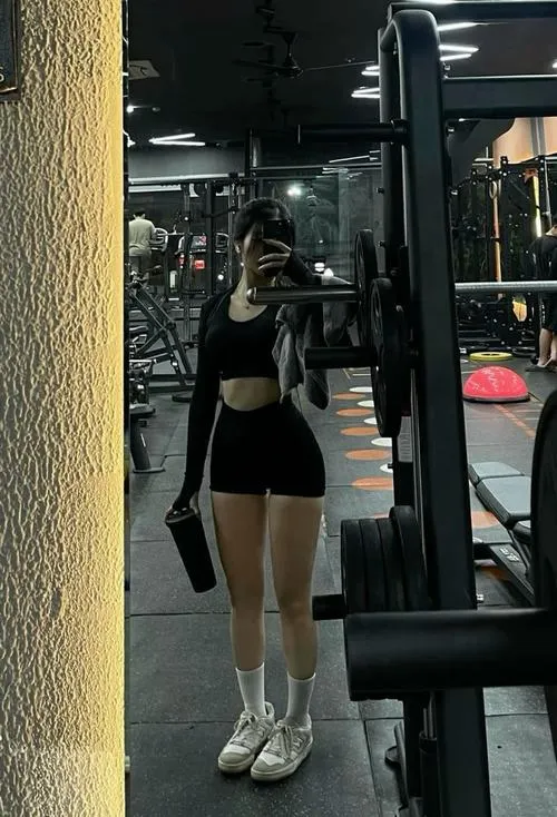 7 Bộ ảnh nữ tập gym body chuẩn nổi bật vòng eo thon và thần thái tự tin đầy cuốn hút