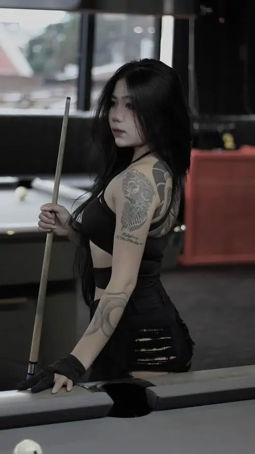 105 81 Ảnh Gái Xinh Chơi Bida đẹp khoe góc nghiêng quyến rũ và đôi chân cực phẩm