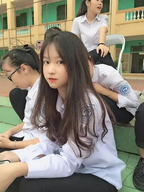14 Ảnh nữ sinh cấp 2 tái hiện sân trường, lớp học và vẻ đẹp đúng chất tuổi học trò
