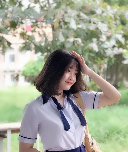 37 Học sinh lớp 7 cười tươi giờ ra chơi, bạn bè tạo nên không khí vui tươi tuổi học trò