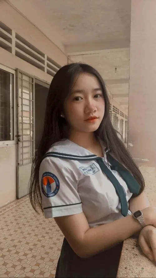 41 Ảnh học sinh tuổi thiếu niên cười tươi hành lang trường, khoảnh khắc đời thường đáng nhớ