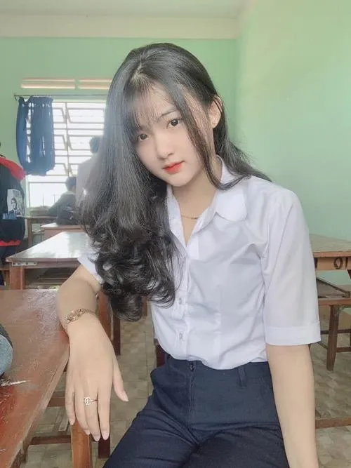 42 Học sinh lớp 7 cười rạng rỡ bên bạn bè, không khí tuổi học trò giản dị tươi sáng