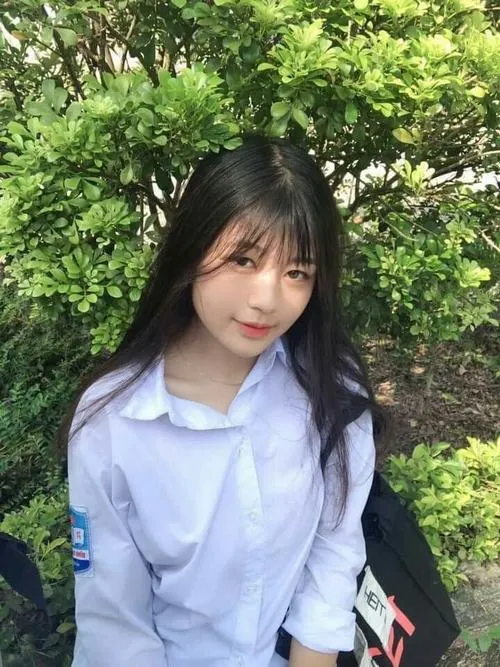 5 Chọn ảnh nữ sinh cấp 2 có thần thái tự nhiên, bối cảnh học đường và màu sắc trong veo