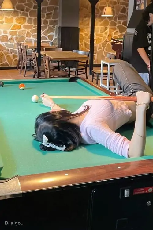 12 Ảnh nữ thần bida với ánh nhìn sắc, dáng cúi mềm và chất ngầu mê hoặc