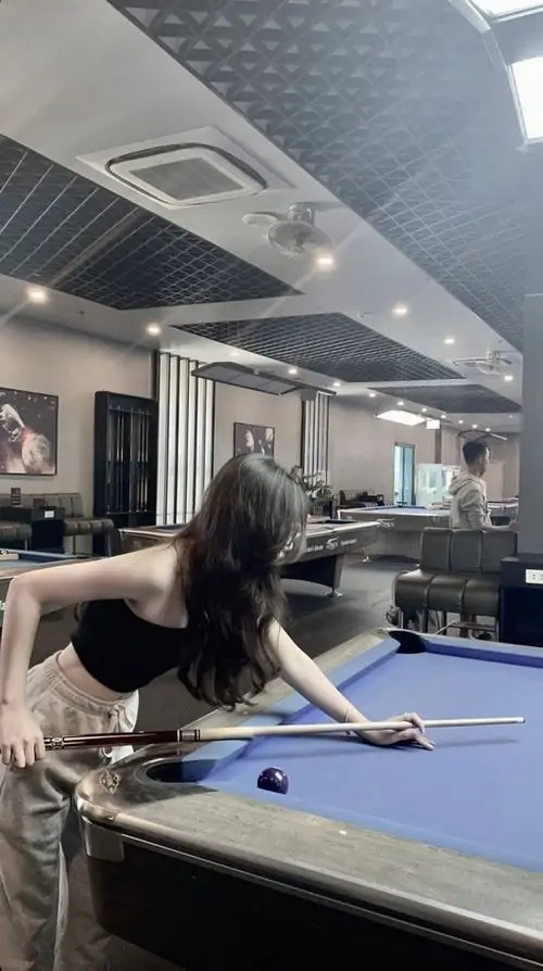 6 Ảnh gái xinh chơi bida khoe thần thái lạnh cùng đường cong cuốn mắt đến lạ